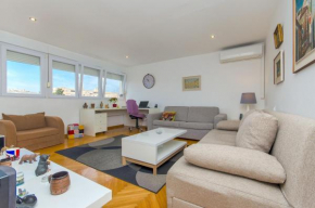 Spacious apartment Neven near center, with two ac units